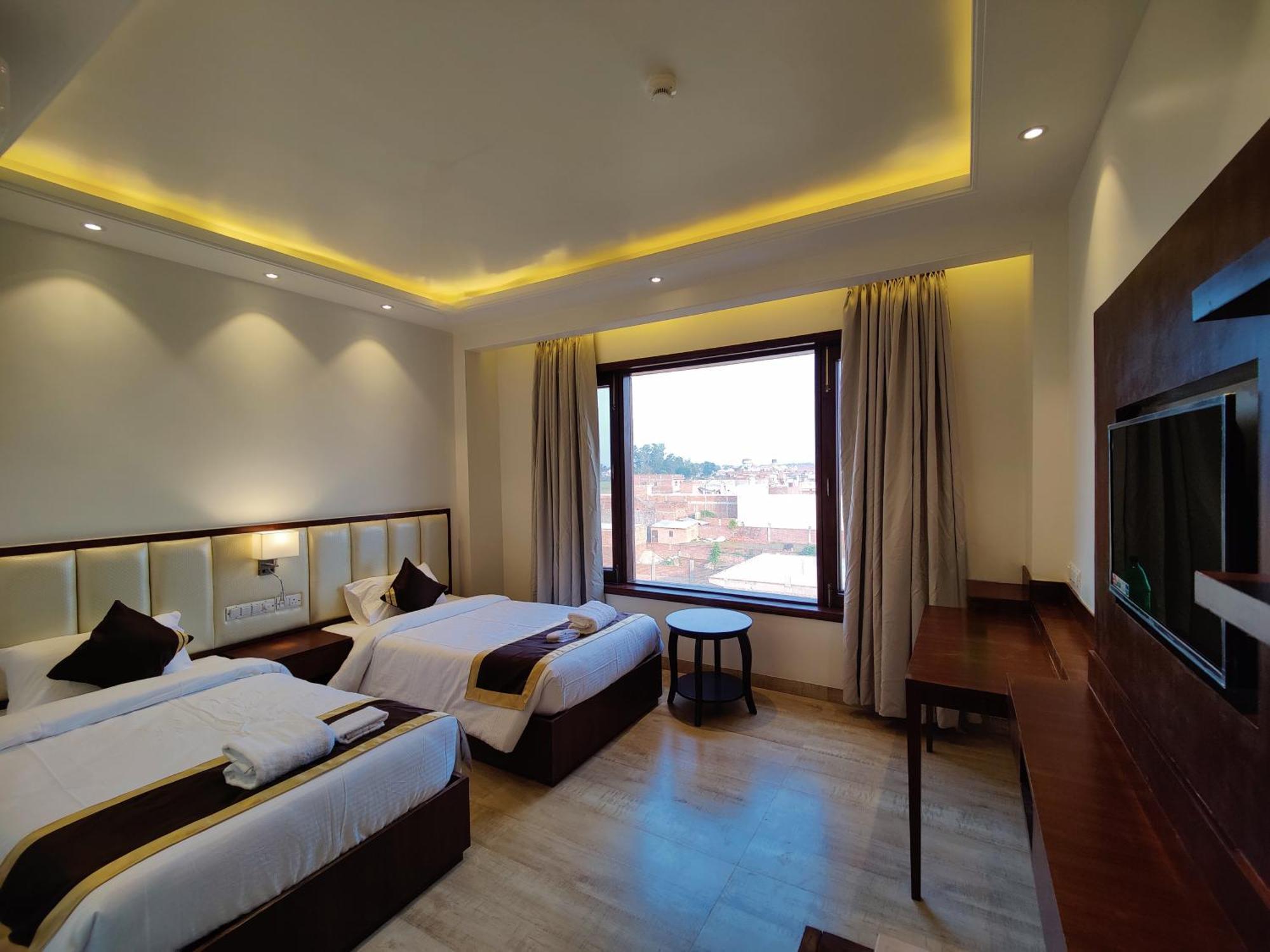 Mds Royal Resort Tulsipur Exterior photo